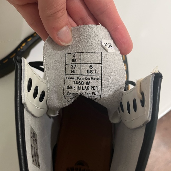 Doc Martens 1460 SMOOTH LEATHER LACE UP BOOTS, white size 6 - Picture 9 of 15